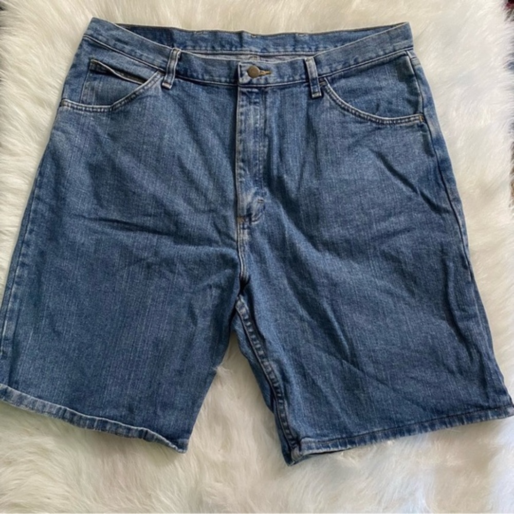 Wrangler Shorts Mens Size 38 Relaxed Fit Blue Button Zip Fly Cotton
